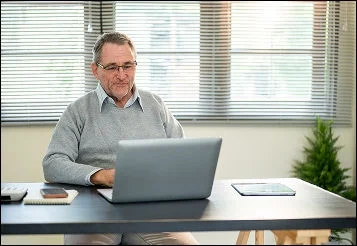 Como superar o etarismo e se manter relevante no trabalho