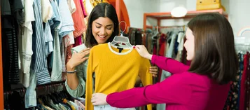 Como montar uma loja pequena de roupa: 7 dicas thumbnail