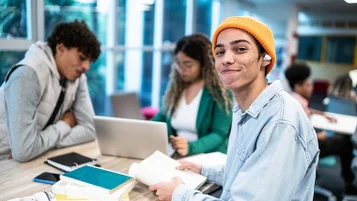 Jovem Aprendiz tem CLT? Entenda os detalhes thumbnail