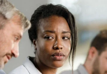 Riscos psicossociais no trabalho: exemplos, causas e como prevenir thumbnail