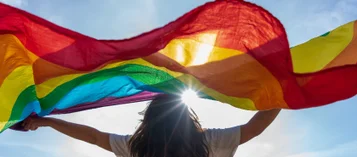 Dia Internacional do Orgulho LGBTQIA+: 8 motivos para investir em diversidade na sua empresa thumbnail