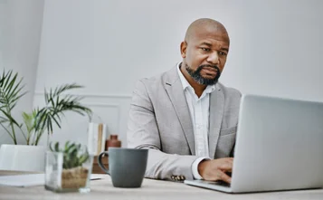 Saiba como deixar a sua empresa organizada antes de sair de férias thumbnail