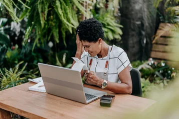 Como controlar a inadimplência monitorando clientes e parceiros thumbnail