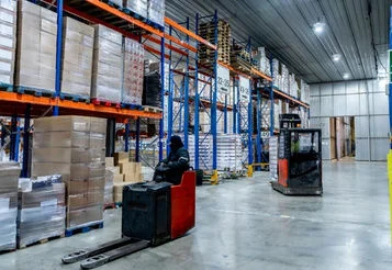 Unitização de cargas: uso de paletes e contêineres na logística