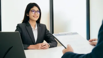 Roupa para entrevista de emprego: dicas de como se vestir thumbnail