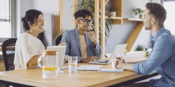 Entenda a diferença entre estagiário, jovem aprendiz e trainee! thumbnail