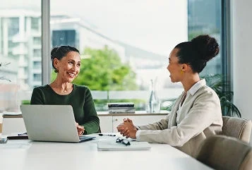 Feedback positivo: o que é, como dar e exemplos para usar no trabalho