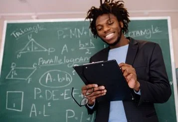 Quanto ganha um professor universitário no Brasil? thumbnail