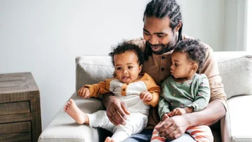 Licença Paternidade: entenda seus direitos e como solicitar thumbnail