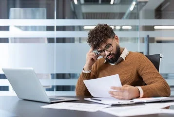 Desconto no salário: o que pode ser descontado e o que diz a CLT