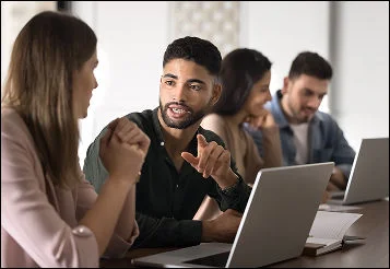 Entrevista de emprego em grupo: como se comportar 