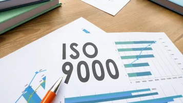 ISO 9000: uma série de normas que estabelece diretrizes para a criação de sistemas de gestão da qualidade thumbnail