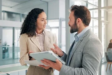 Escuta ativa: o que é, como desenvolver e exemplos para aplicar no trabalho