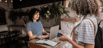 O que é hostess? Vale a pena contratar para minha empresa? thumbnail