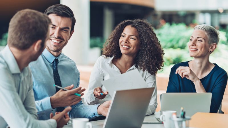 Como melhorar a oratória? 15 técnicas para negócios e reuniões