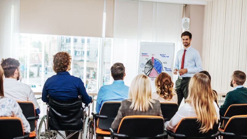 Cursos de educação financeira empresarial: 10 opções para investir