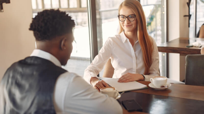 Primeira entrevista de emprego: dicas para se dar bem!