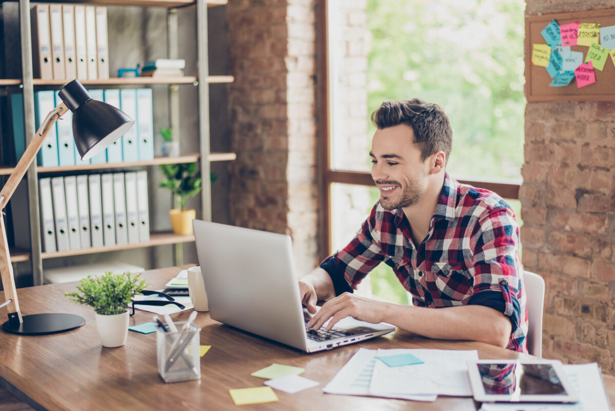 Ajuda de custo da empresa com despesas de home office precisa ser declarada?