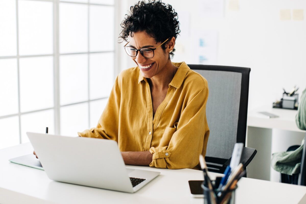 O que é Contract Lifecycle Management (CLM) e qual é a sua função?
