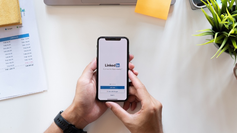 Como adicionar cursos no LinkedIn?
