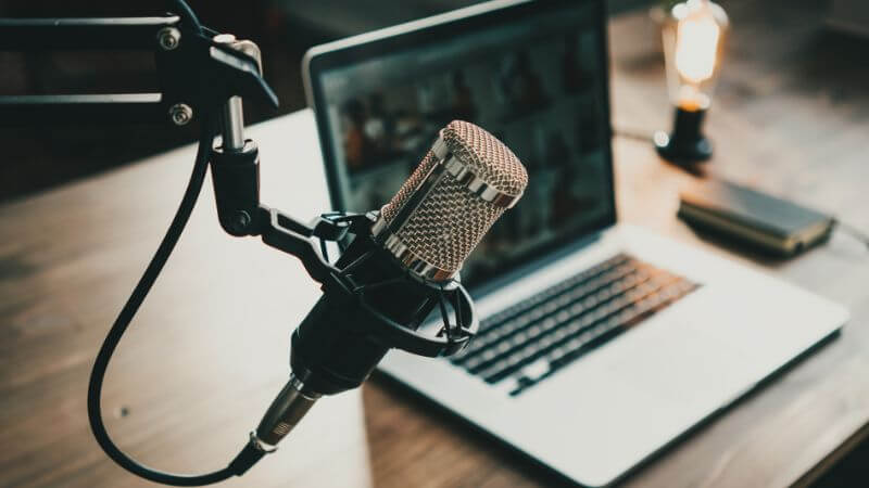 Como fazer um podcast corporativo: 5 ideias de conteúdo
