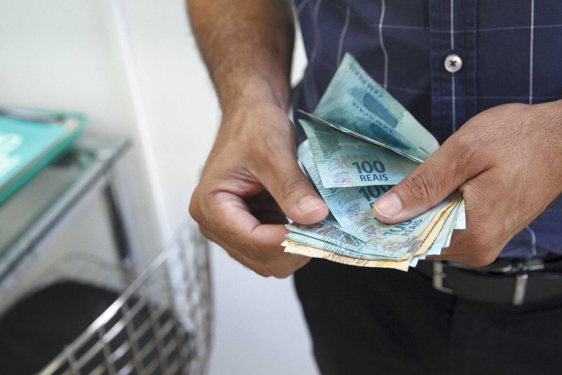 Décimo terceiro salário: entenda como funciona e quem tem direito