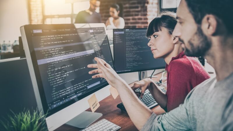 Engenheiro de Software: tudo o que precisa saber sobre a profissão!