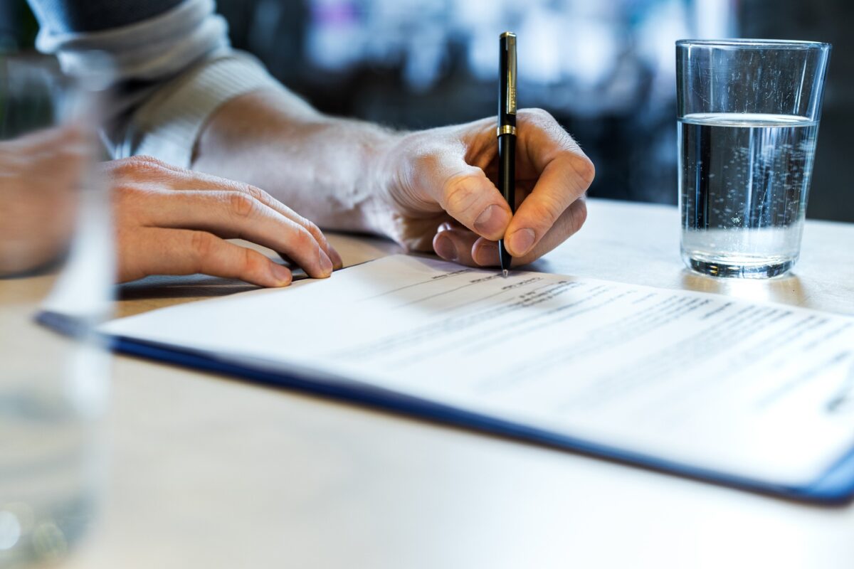 Entenda quais são os tipos de contratos e para que servem