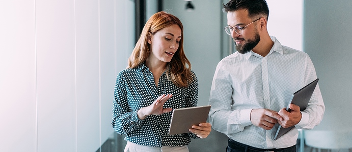 Qual a diferença entre auxiliar e assistente financeiro?