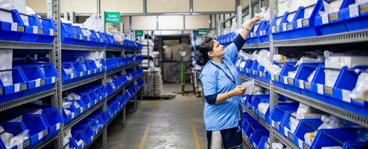 Almoxarife: funções, tipos e como organizar estoques