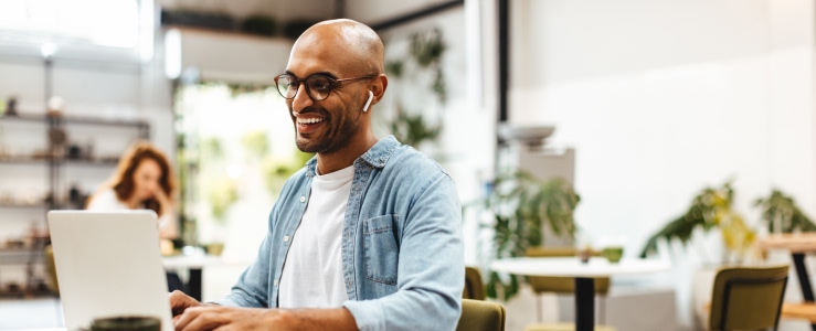 Entenda como apoiar a saúde mental do seu time no trabalho remoto e híbrido
