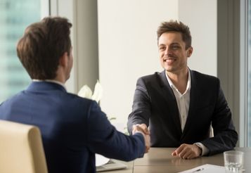 Endosso: o que é, tipos e a diferença entre cessão civil