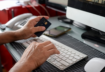 Thubmnail Donos de lojas virtuais: conheça os golpes mais comuns no e-commerce
